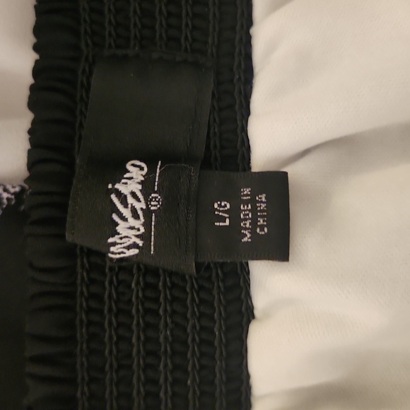 Elegant Black and White Chevron Strapless Maxi Dress - Picture 2 of 2